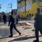 Manifestação por morte de suspeito em operação gera conflito entre PM e moradores da “Casinhas do Nolita”