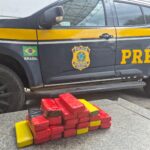 PRF encontra cerca de 20 kg de maconha embaixo do banco traseiro de carro durante abordagem em Campos