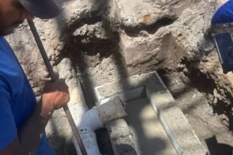 Prefeitura de Cabo Frio realiza manutenção na rede de drenagem da Estrada de Búzios