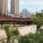 Ponte danificada e nível acima de 9 metros: veja situação da cheia do Rio Paraíba do Sul em Campos