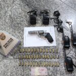 Suspeitos são presos com arma e munições escondidas dentro de urso de pelúcia em Campos