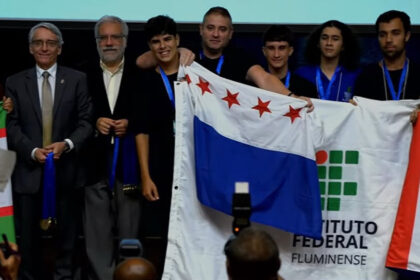 Alunos do IFF SJB conquistam medalha de bronze na maior feira de ciências do Brasil