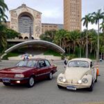 Romeiros sobre rodas: caravana de carros antigos parte de Campos rumo a Aparecida