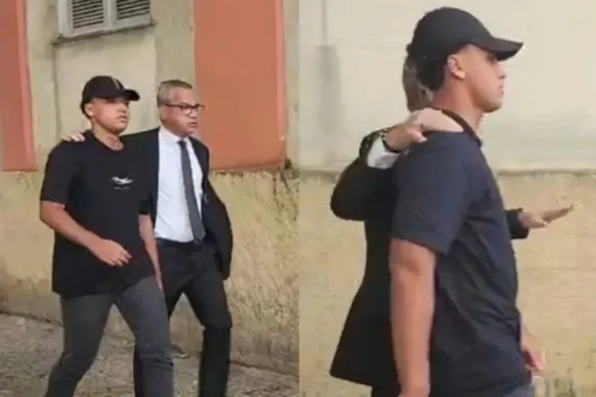 Terceiro foragido por estupro coletivo contra adolescente se entrega à polícia