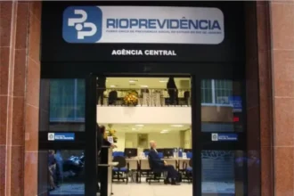 Governador em exercício do RJ exonera presidente do Rioprevidência