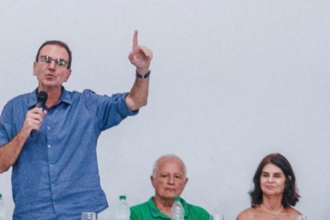 Eduardo Paes visita cidades do Noroeste e reage à liderança em pesquisas: “Não me deixa feliz, nem me deprime”