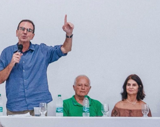 Eduardo Paes visita cidades do Noroeste e reage à liderança em pesquisas: “Não me deixa feliz, nem me deprime”