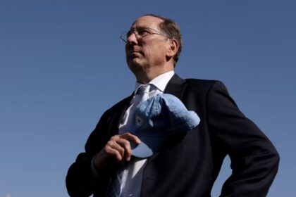 Textor se manifesta após ser afastado da SAF do Botafogo: “Informações incorretas e enganosas”