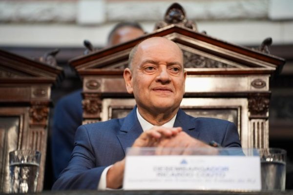 Governador em exercício promove mudanças no Inea e Rioprevidência