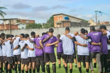 Mirando dois acessos no ano e com parceria internacional, Roxinho retorna ao futebol em 2026