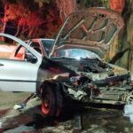 Motorista fica ferida após colidir com árvore em Campos