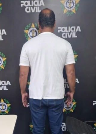 Homem é preso em flagrante após esfaquear esposa em Campos