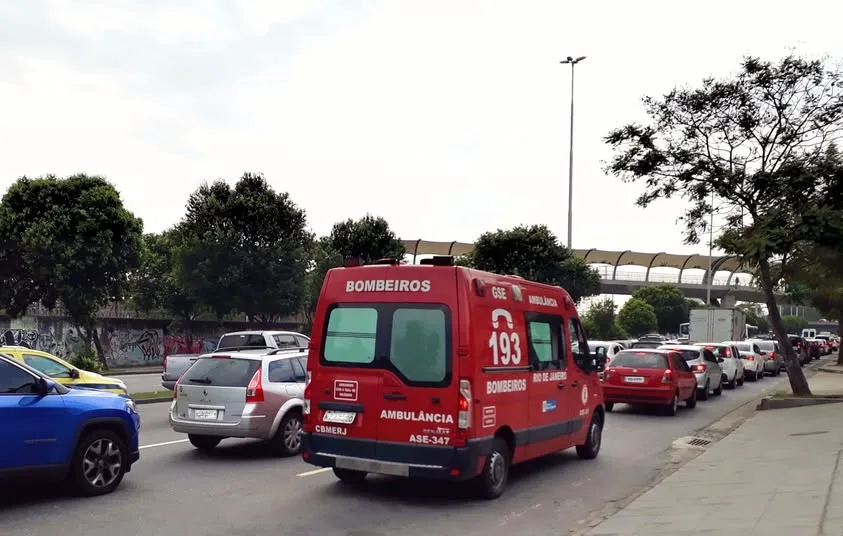 Falta de ambulância no quartel de Guarus está comprometendo atendimento do Corpo de Bombeiros em acidentes na RJ-224