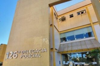 Mãe e filho acusados de fraudes em aluguéis e vendas de imóveis são presos em Cabo Frio; vítimas incluem famílias de Campos