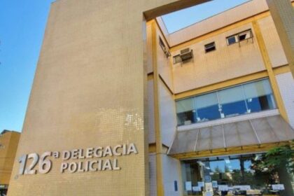 Mãe e filho acusados de fraudes em aluguéis e vendas de imóveis são presos em Cabo Frio; vítimas incluem famílias de Campos