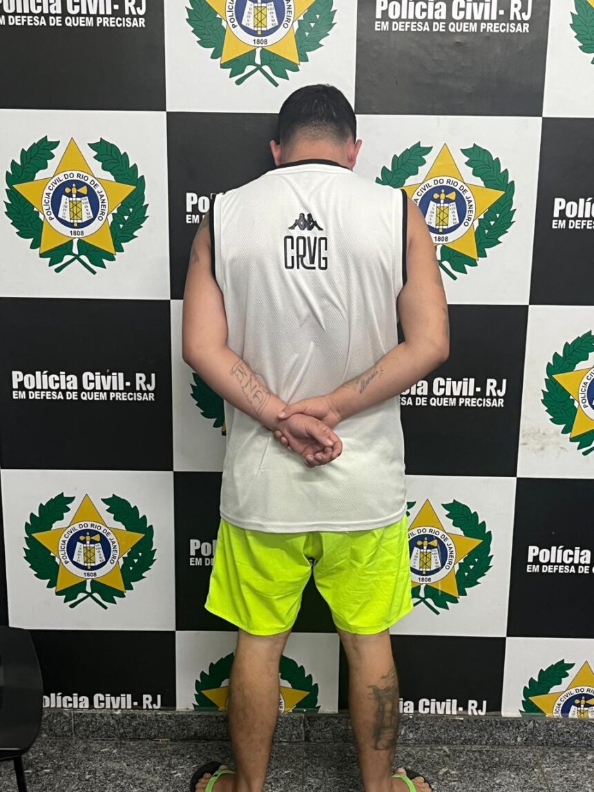 Homem com mandado de prisão por homicídio é preso no Centro de Campos