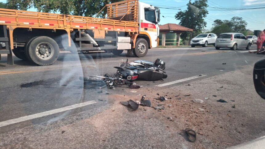 Motociclista fica ferido após colisão com carro na BR-101 em Campos Motociclista fica ferido após colisão com carro na BR-101 em Campos