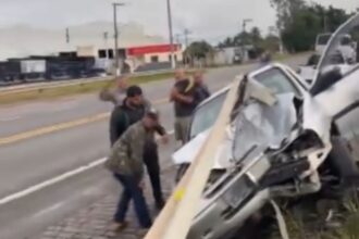 Carro bate em barreira às margens da BR-101 e deixa homem ferido em Campos