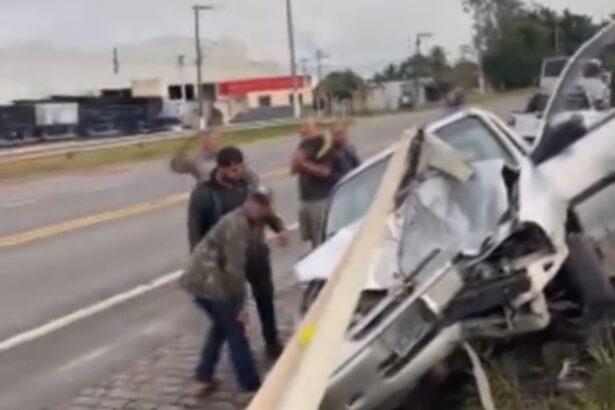 Carro bate em barreira às margens da BR-101 e deixa homem ferido em Campos
