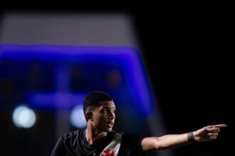 Zagueiro campista cresce no Vasco e é relacionado para mais um jogo