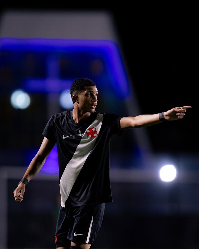 Zagueiro campista cresce no Vasco e é relacionado para mais um jogo