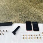 Homem que ostentava armas nas redes sociais é preso dentro de condomínio em Campos