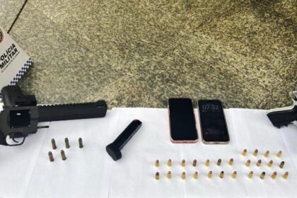 Homem que ostentava armas nas redes sociais é preso dentro de condomínio em Campos