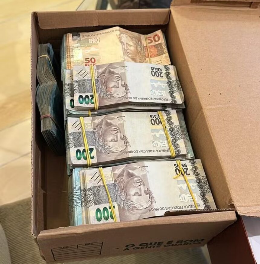 Operação da PF que teve Cláudio Castro como alvo apreende mais de R$ 500 mil na casa de policial civil