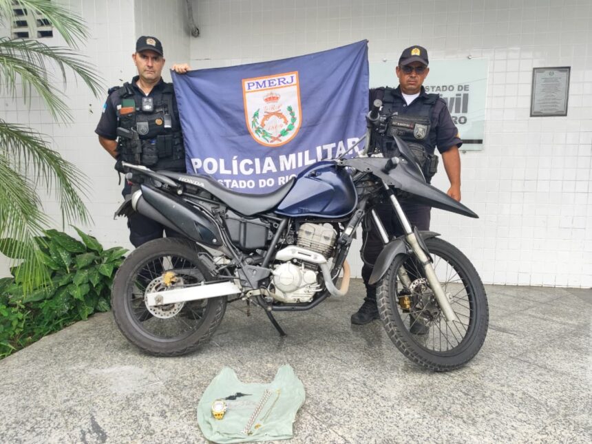 Suspeito de roubar arma de PM e participar de outros assaltos tem moto apreendida em Campos