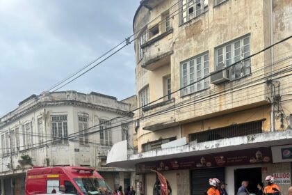 Mulher é encaminhada em estado grave para o HFM após passar mal dentro de padaria em Campos