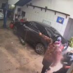 Bandidos invadem oficina, assaltam proprietário e atiram durante fuga em SJB