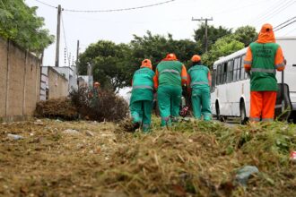 Mutirões de limpeza expõem falhas da Vital em Campos