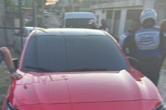 Carro clonado com placa de São Paulo é apreendido em Campos