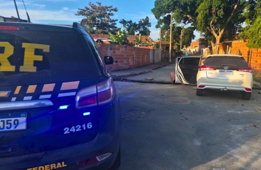 PRF recupera carro furtado após acompanhamento tático em Campos