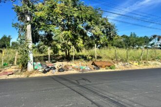Trecho de rua fica sem padronização de calçadas e gera reclamações em Campos