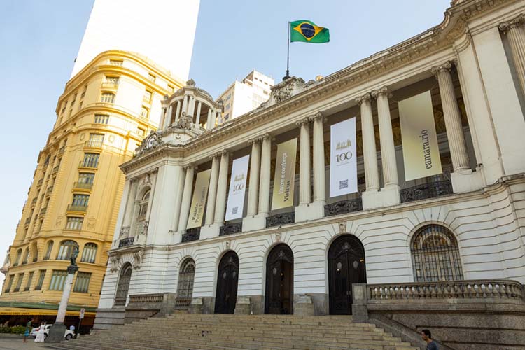 Sancionada lei da Câmara do Rio que colocará programa de educação financeira nas escolas municipais