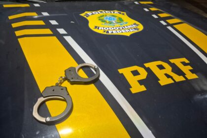 Colombiano é preso em Campos após oferecer almoço e PIX a policial para escapar de abordagem