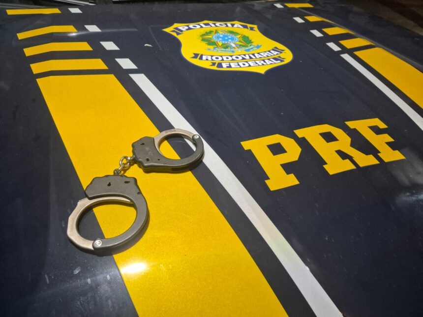 Colombiano é preso em Campos após oferecer almoço e PIX a policial para escapar de abordagem
