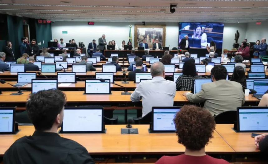 CCJ da Câmara aprova PEC que reduz maioridade penal para 16 anos
