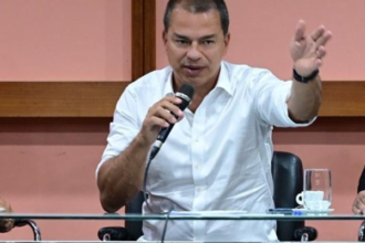 Frederico Paes anuncia reajuste salarial dos servidores de Campos