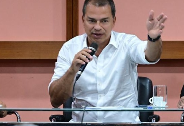Frederico Paes anuncia reajuste salarial dos servidores de Campos