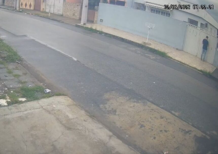 Imagens mostram último momento em que homem foi visto após matar ex-companheira em Campos Imagens mostram último momento em que homem foi visto após matar ex-companheira em Campos