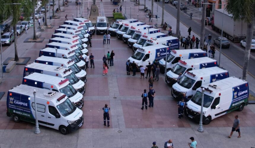 Prefeitura de Campos entrega 40 ambulâncias para repor frota e reforçar atendimento no município Prefeitura de Campos entrega 40 ambulâncias para repor frota e reforçar atendimento no município