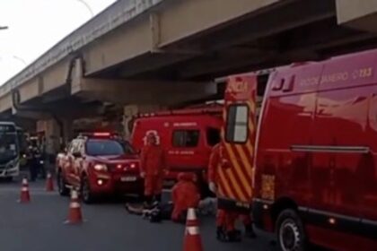 Acidente entre carro e moto deixa homem ferido em Campos