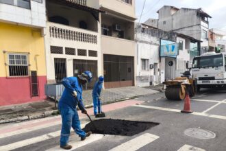 Operação Tapa Buracos se estende e chega ao Centro de Campos