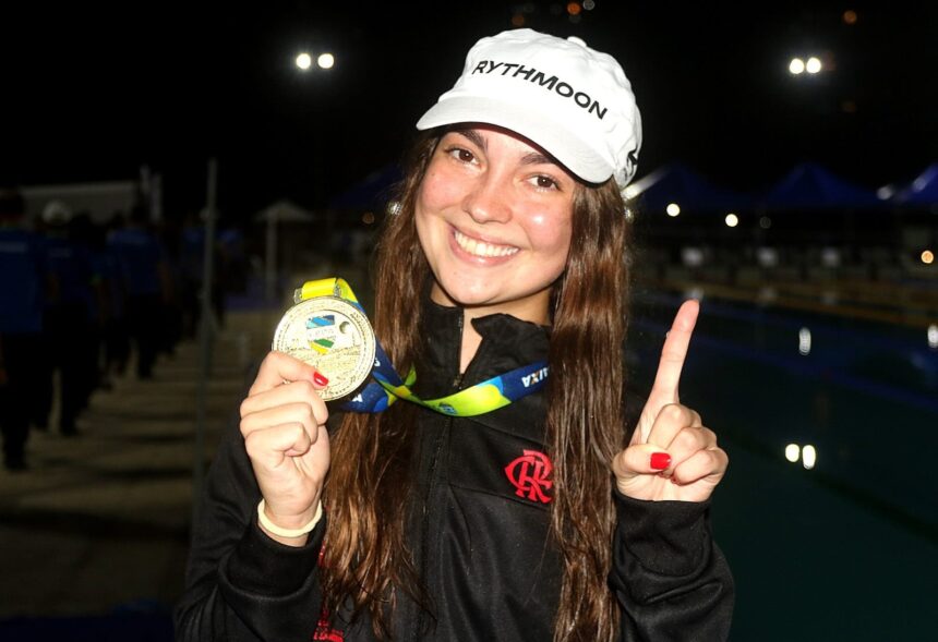 Joia campista conquista medalha de ouro em Campeonato Brasileiro de Natação