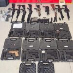 Arsenal com dezenas de armas é apreendido em loja no Centro de Campos