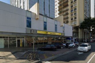 Travesti é presa após invadir agência do Banco do Brasil em Campos: “Estava sendo perseguida”