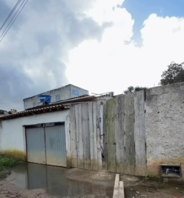 Com condições precárias, moradores de bairro em Cabo Frio relatam dificuldades: “Não tem condição”