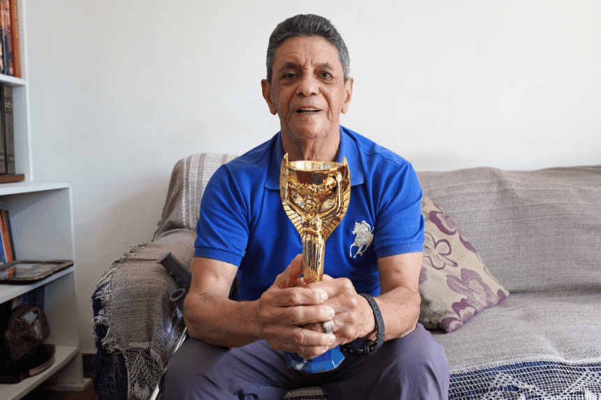 De herói da Copa a esquecido pelo futebol: internado desde 2023, campista Amarildo completa 87 anos